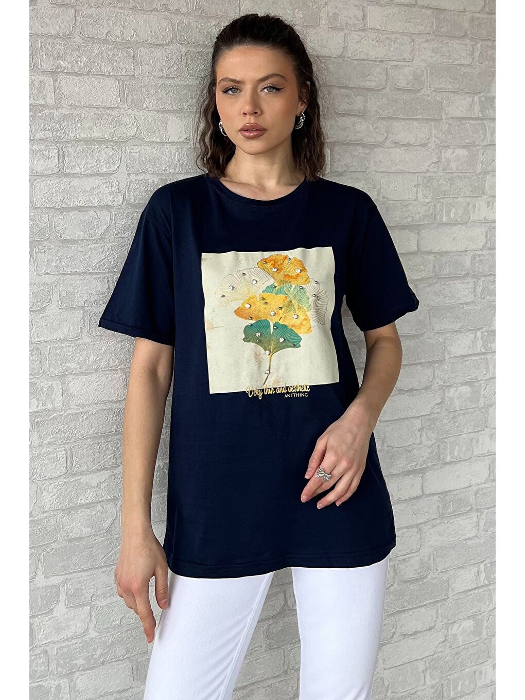 Lacivert Bisiklet Yaka Baskılı Taşlı Kadın Tişört-1