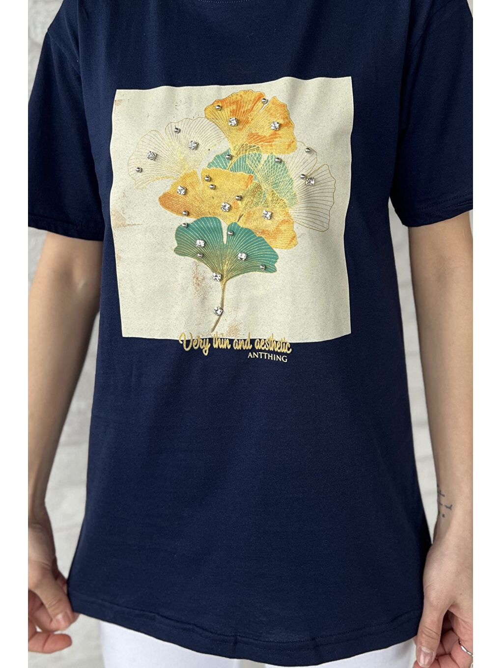 Lacivert Bisiklet Yaka Baskılı Taşlı Kadın Tişört-3