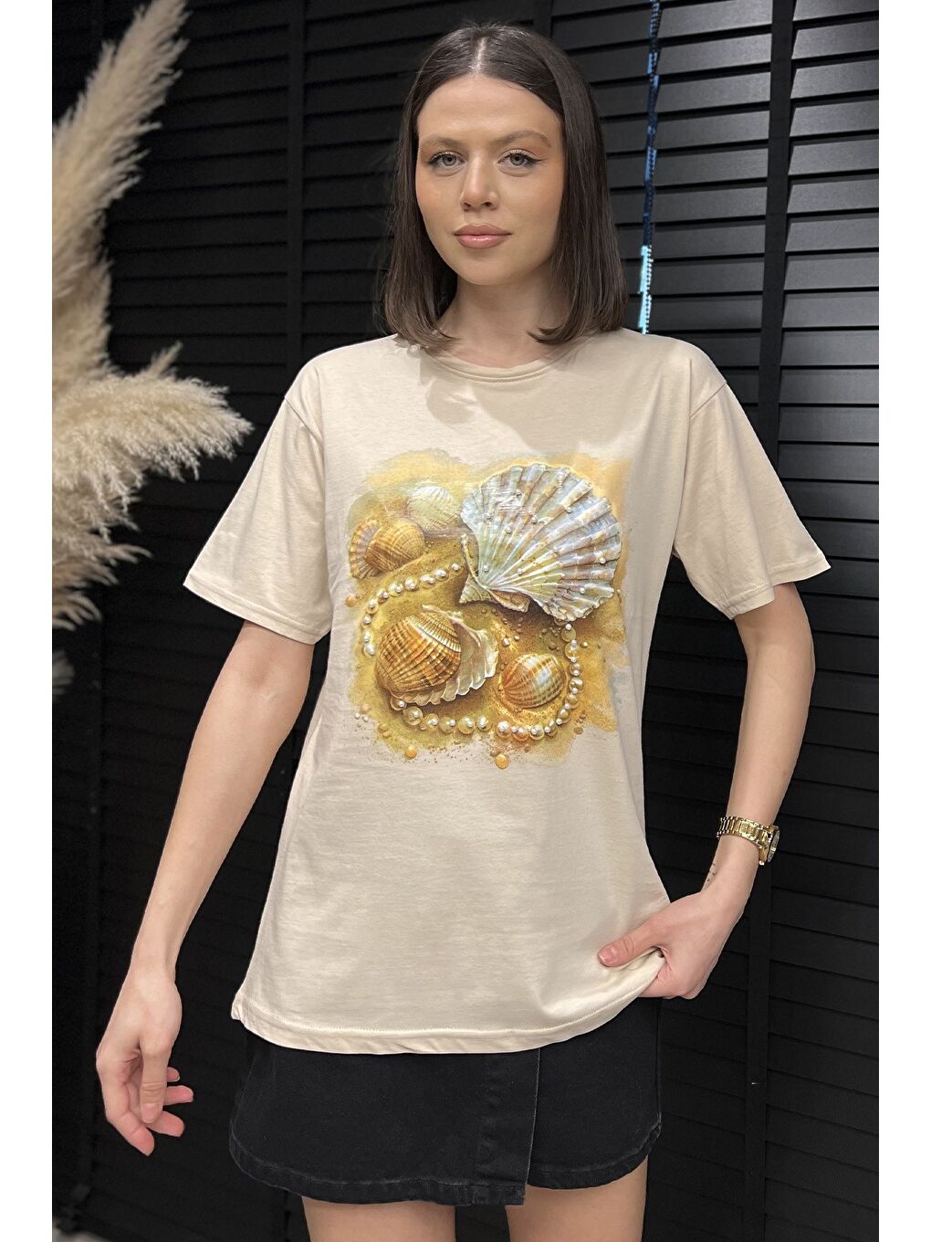 Bej Baskılı Taş Detaylı Kadın Tişört-1