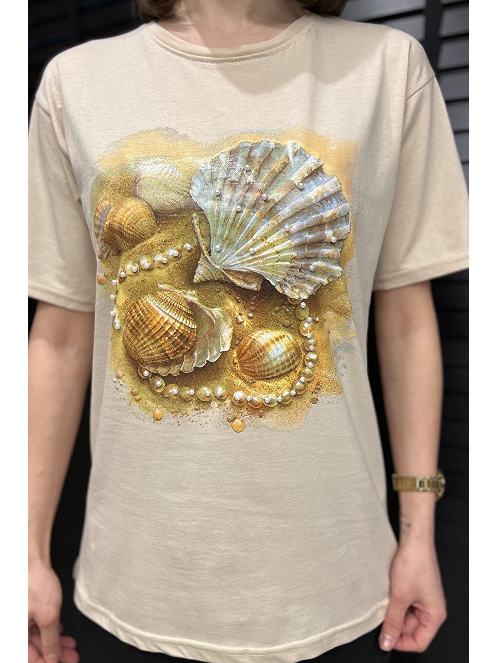 Bej Baskılı Taş Detaylı Kadın Tişört-3