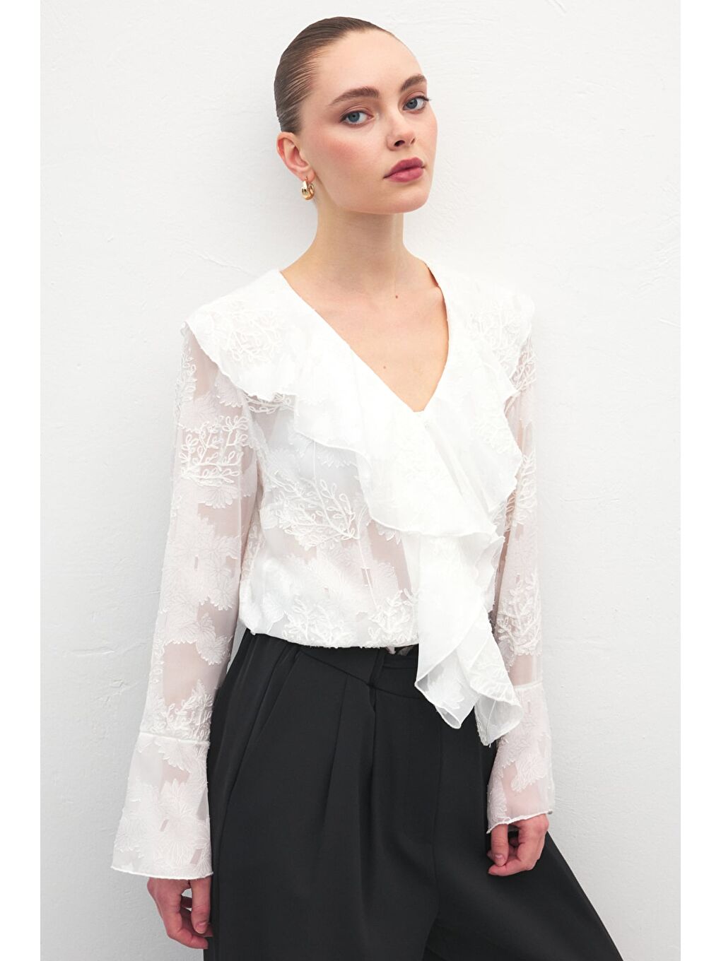 Fırfır Detaylı Nakışlı Gömlek - Ekru-1