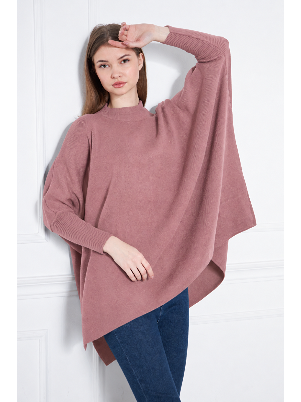 Pembe Kadın Yandan Yırtmaçlı Oversize Panço Kazak