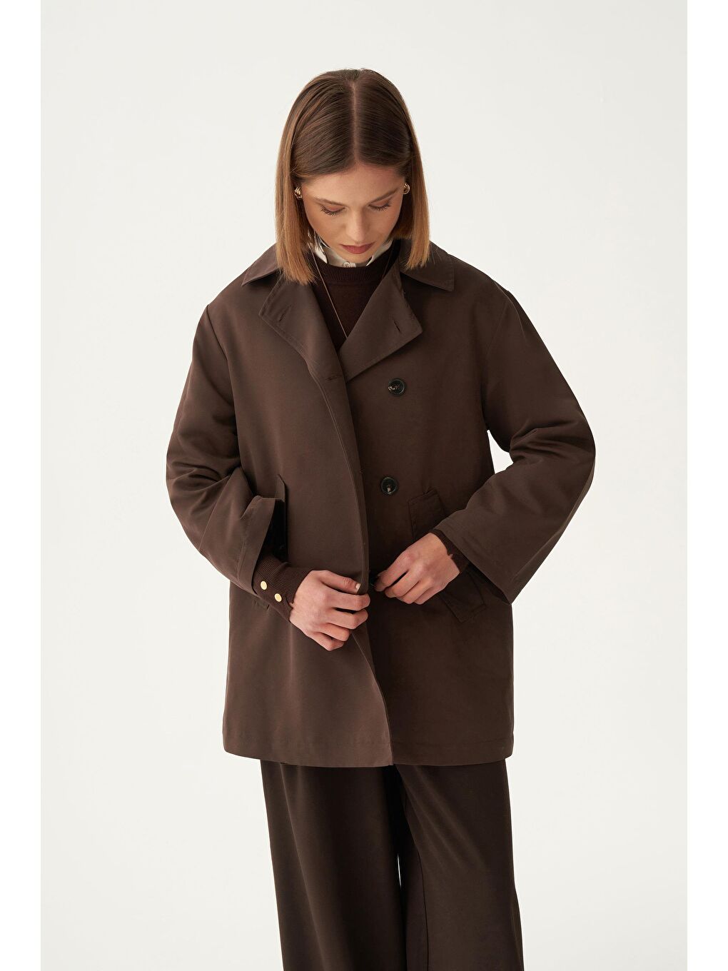 Kahverengi Acı Kahve-Asimetrik Düğmeli Arkası Pileli Trençkot-4