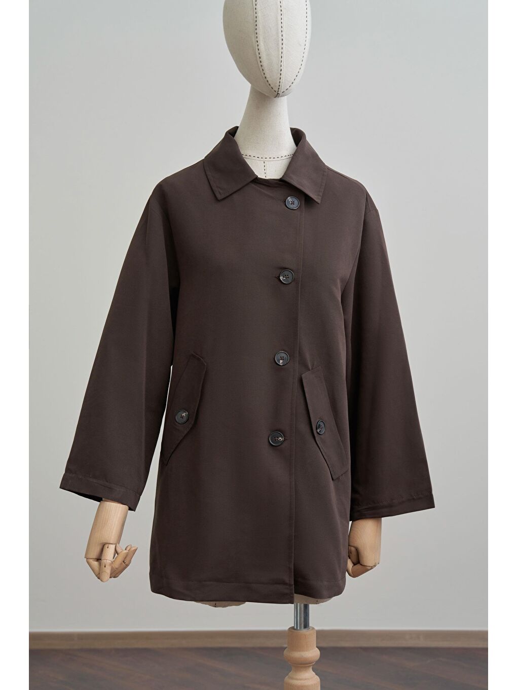 Kahverengi Acı Kahve-Asimetrik Düğmeli Arkası Pileli Trençkot-5