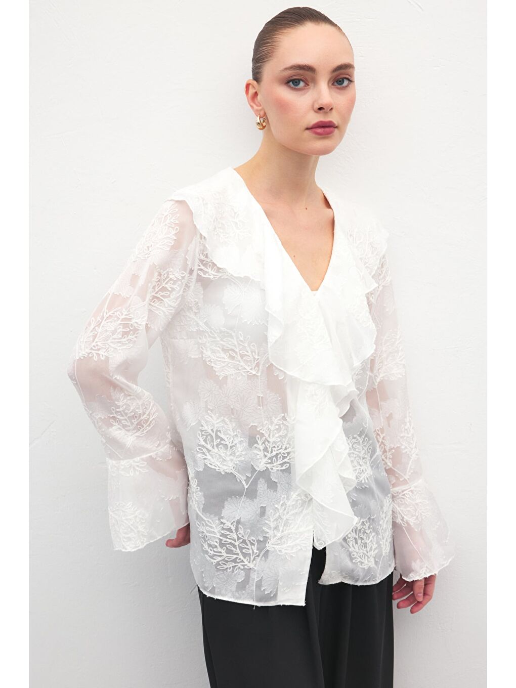 Fırfır Detaylı Nakışlı Gömlek - Ekru-4