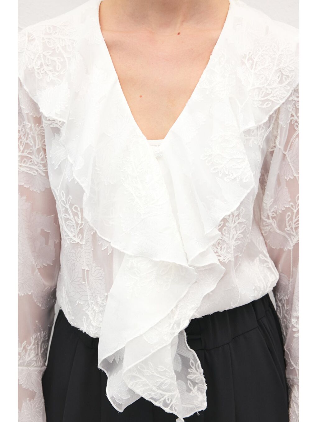 Fırfır Detaylı Nakışlı Gömlek - Ekru-5