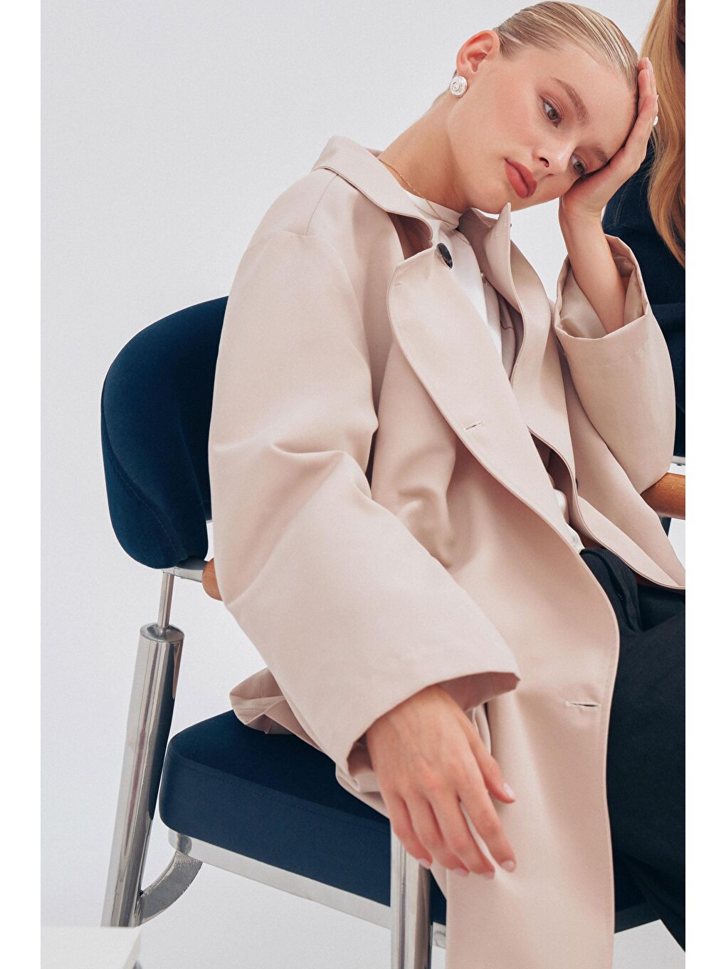 Bej Taş-Asimetrik Düğmeli Arkası Pileli Trençkot-1