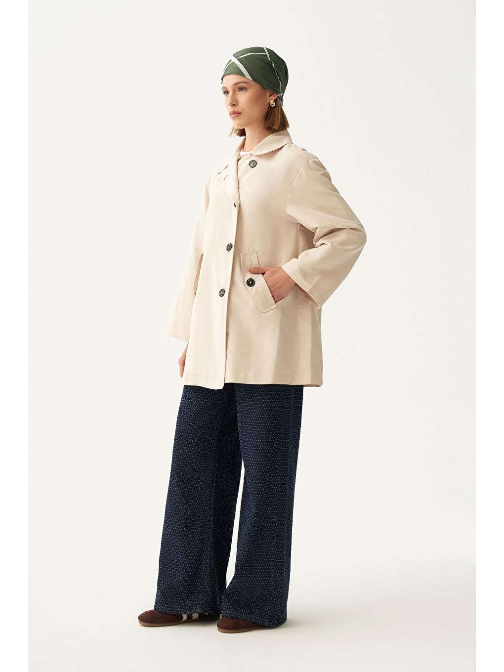 Bej Taş-Asimetrik Düğmeli Arkası Pileli Trençkot-4