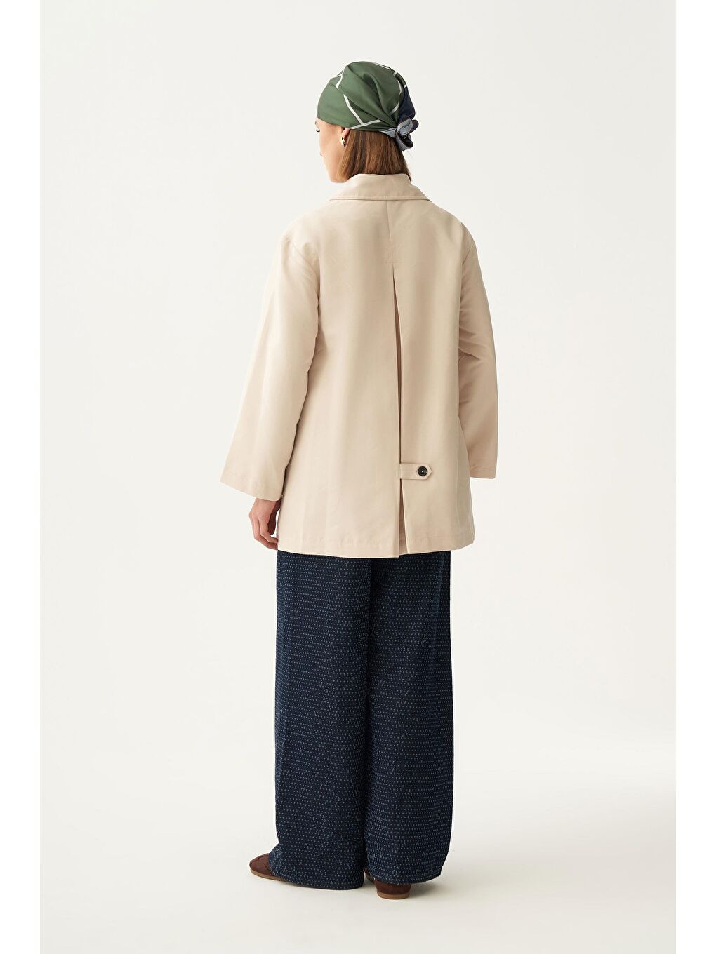 Bej Taş-Asimetrik Düğmeli Arkası Pileli Trençkot-5