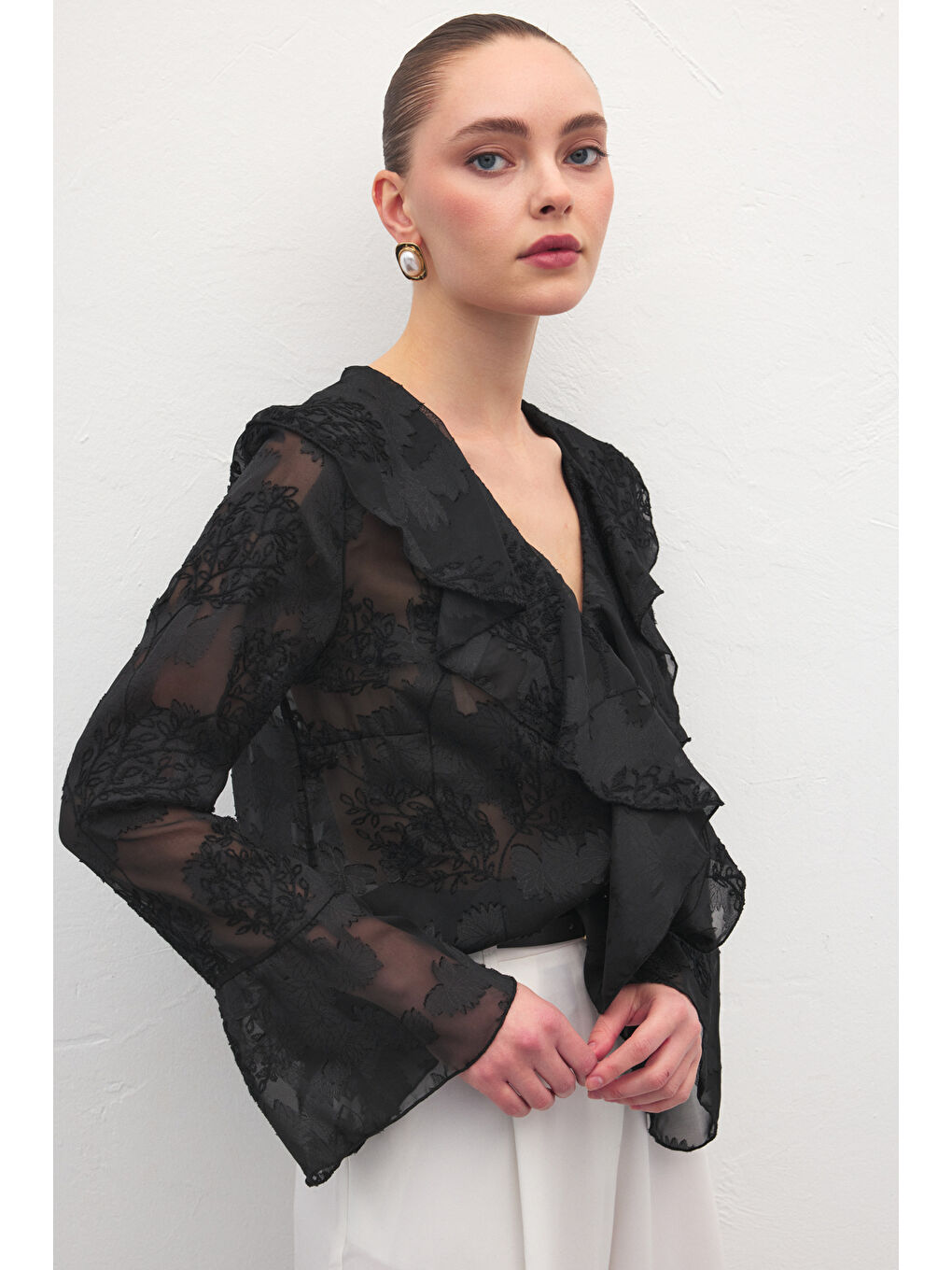 Fırfır Detaylı Nakışlı Gömlek - Siyah-1