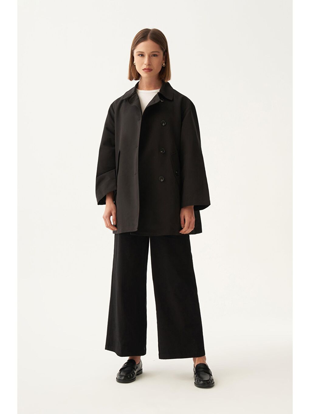 Siyah-Asimetrik Düğmeli Arkası Pileli Trençkot-1