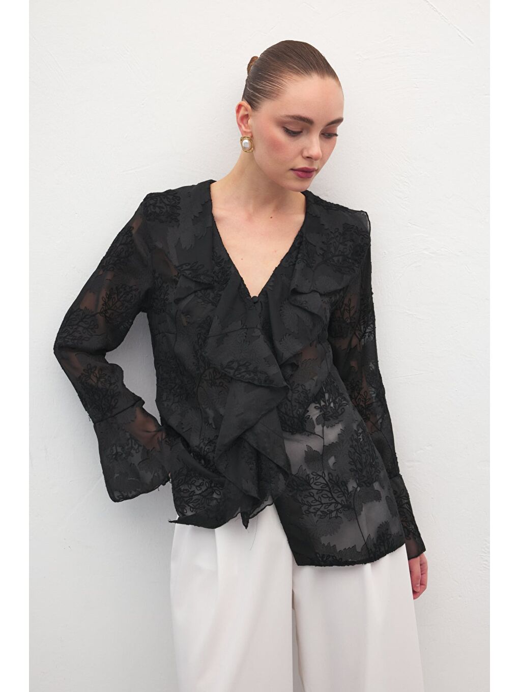 Fırfır Detaylı Nakışlı Gömlek - Siyah-3