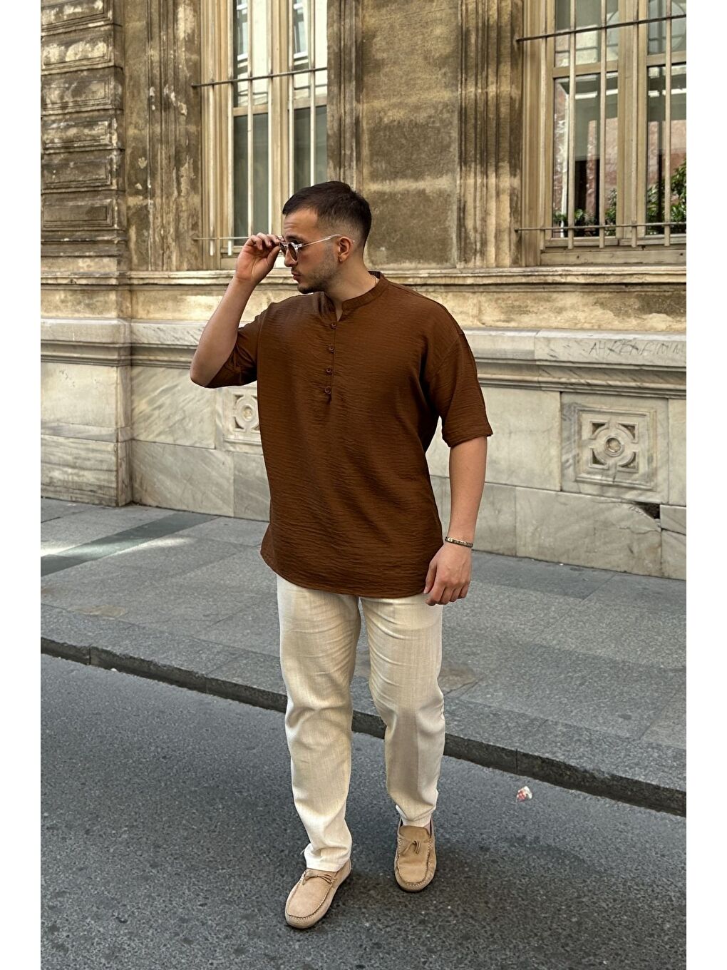 Kahverengi Soro Erkek Oversize Keten Görünümlü Kısa Kol Hakim Yaka Yarım Pat Gömlek-1