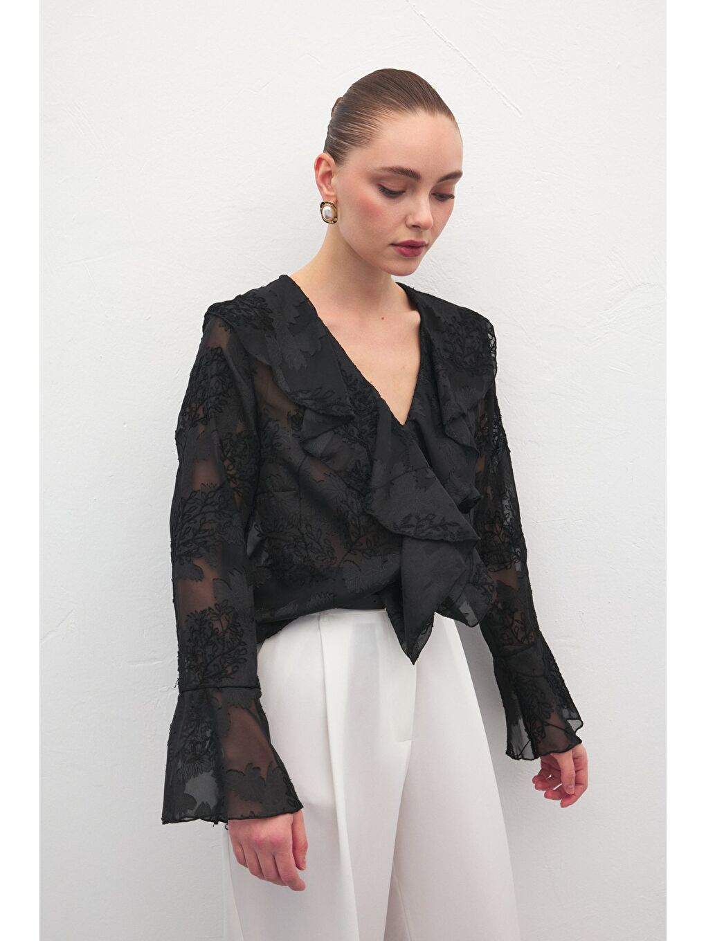 Fırfır Detaylı Nakışlı Gömlek - Siyah-5