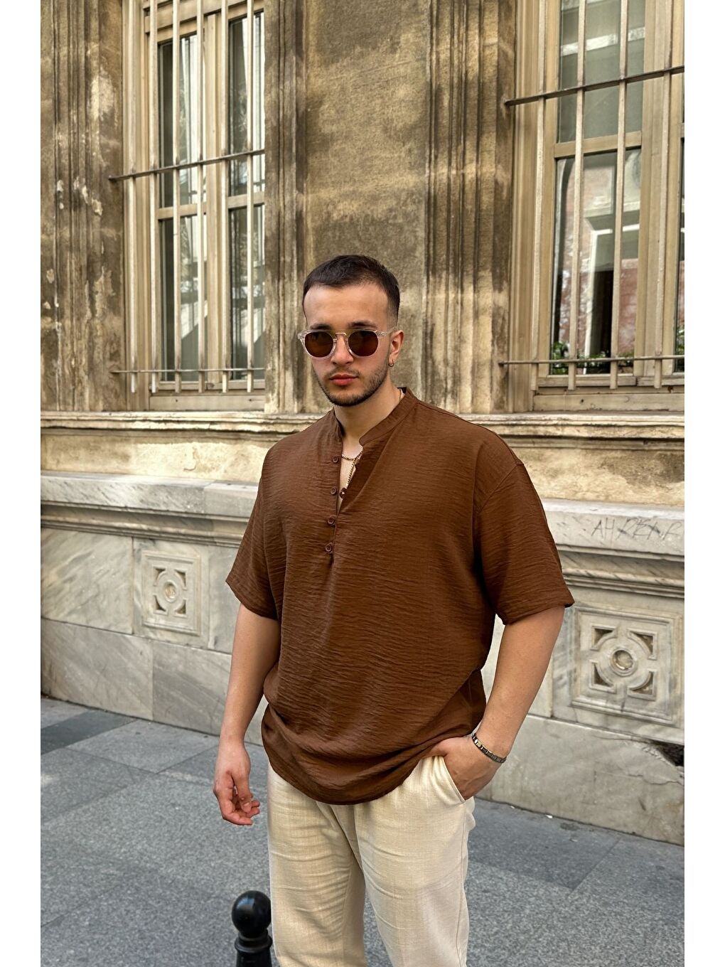 Kahverengi Soro Erkek Oversize Keten Görünümlü Kısa Kol Hakim Yaka Yarım Pat Gömlek-3