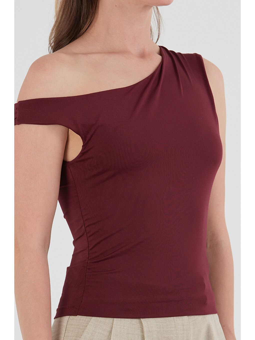 Bordo Yanları Drapeli Tek Kol Bluz-4
