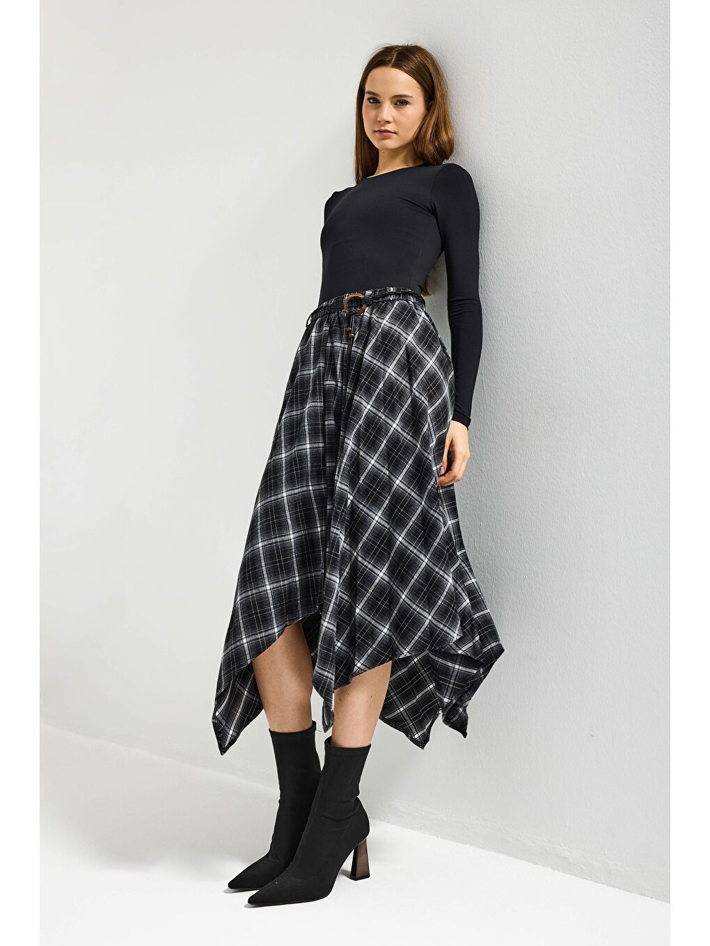 Kadın Siyah Ekose w5 Asimetrik Kesim Kemerli Özel Tasarım %100 Pamuk Etek-4