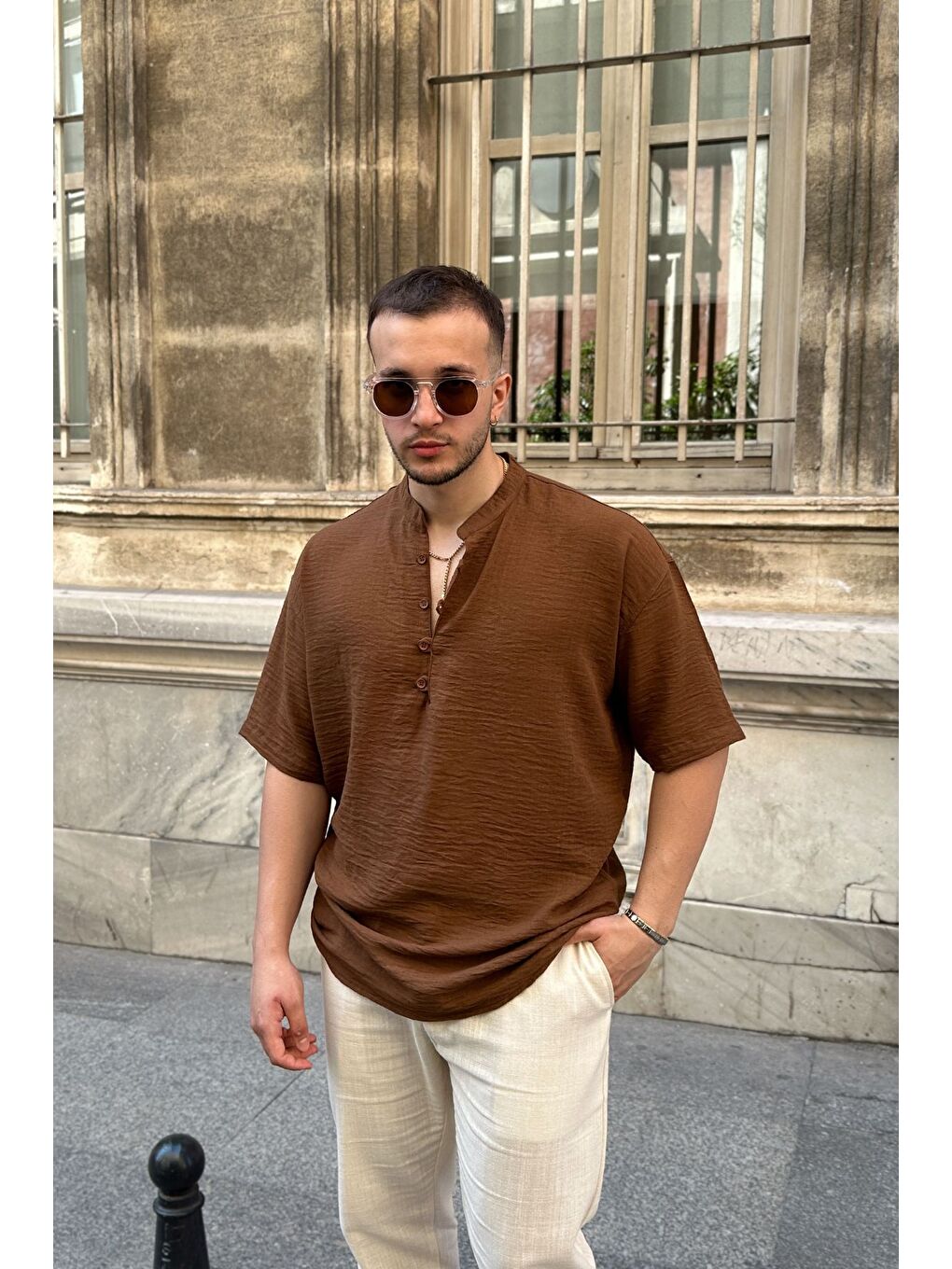 Kahverengi Soro Erkek Oversize Keten Görünümlü Kısa Kol Hakim Yaka Yarım Pat Gömlek-5
