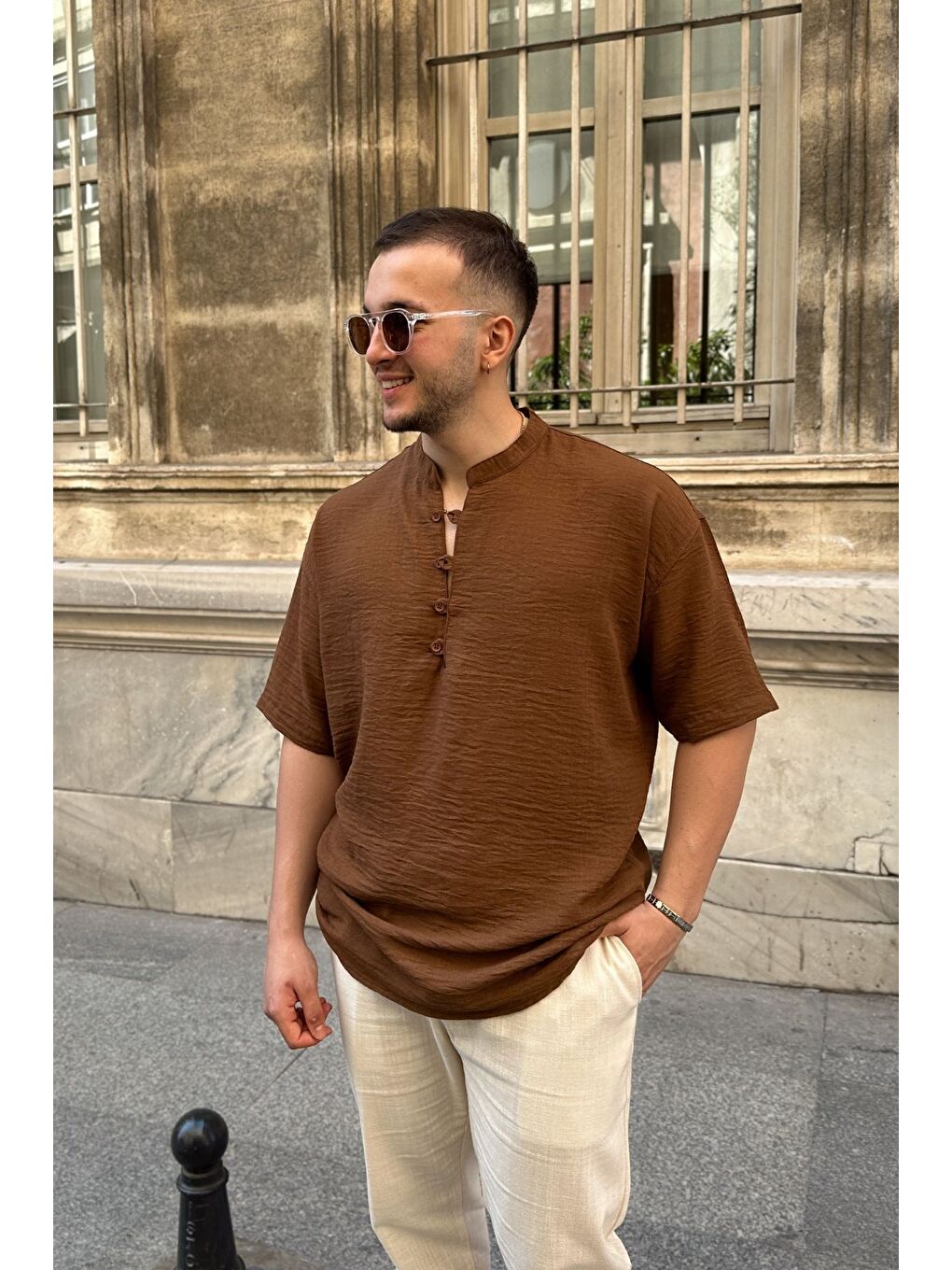 Kahverengi Soro Erkek Oversize Keten Görünümlü Kısa Kol Hakim Yaka Yarım Pat Gömlek-6