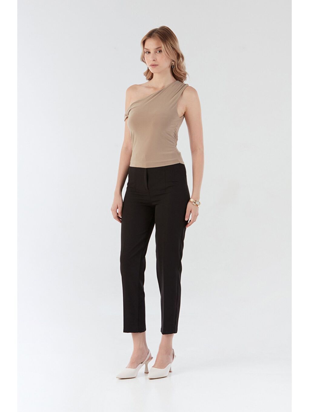 Bej Yanları Drapeli Tek Kol Bluz-2