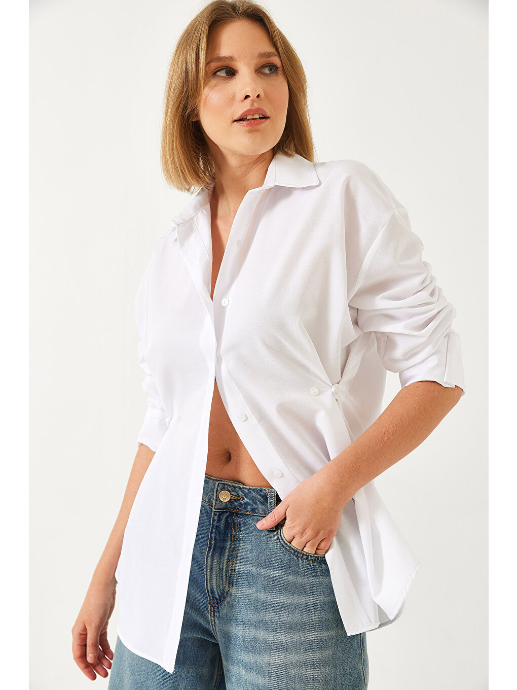 Beyaz Kadın Düğme Detaylı Basic Gömlek G-1