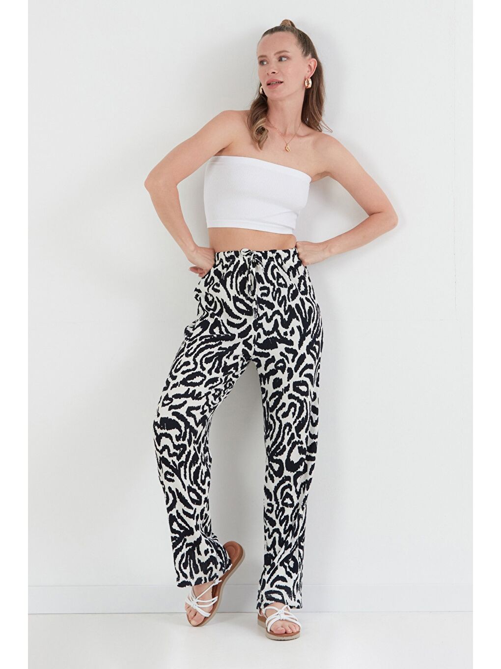 Lacivert Desenli Bürümcük Kumaş Bol Paça Pantolon