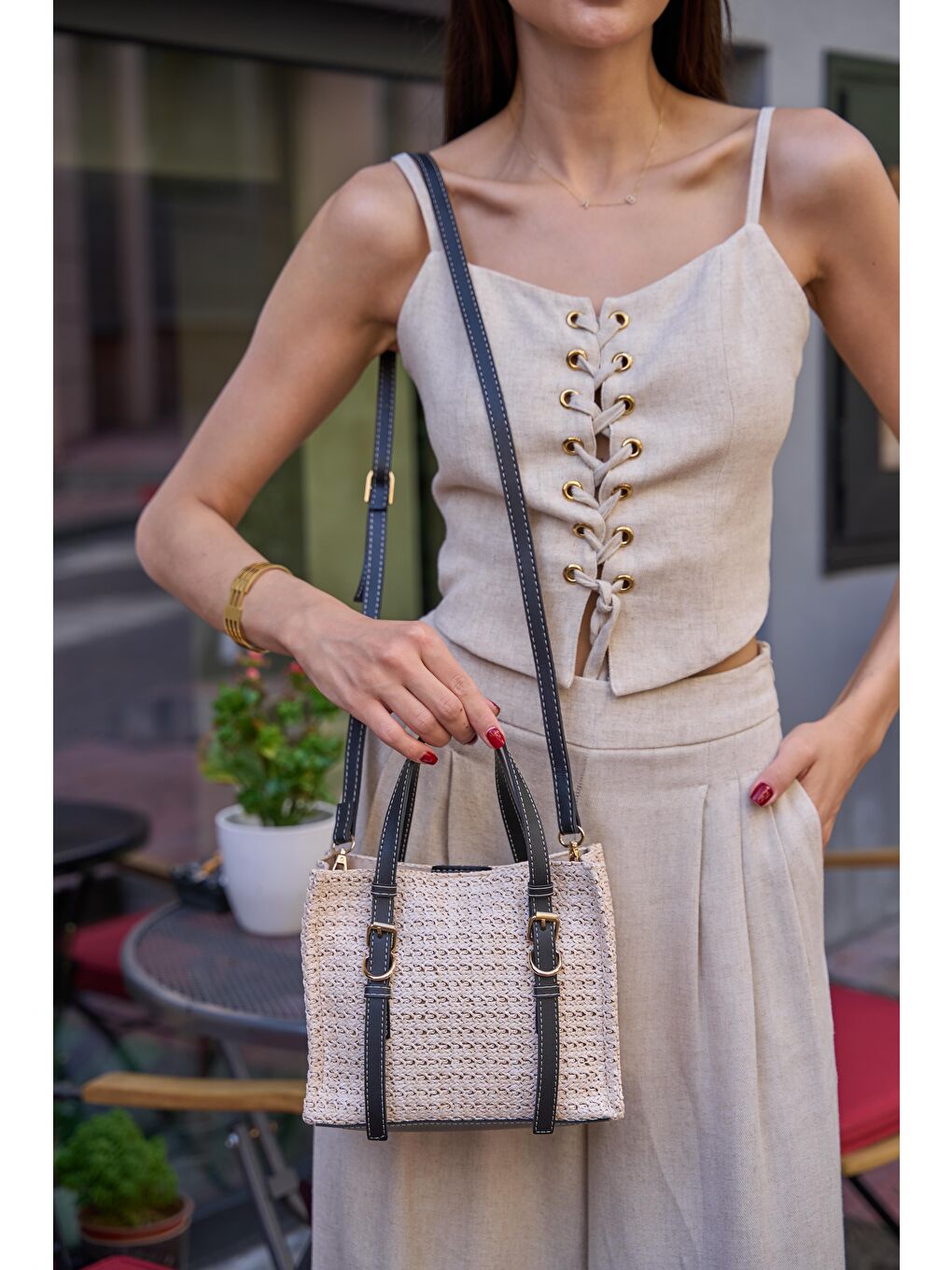 Hasır Detaylı Tokalı  El Ve Omuz Çantası Krem- Siyah