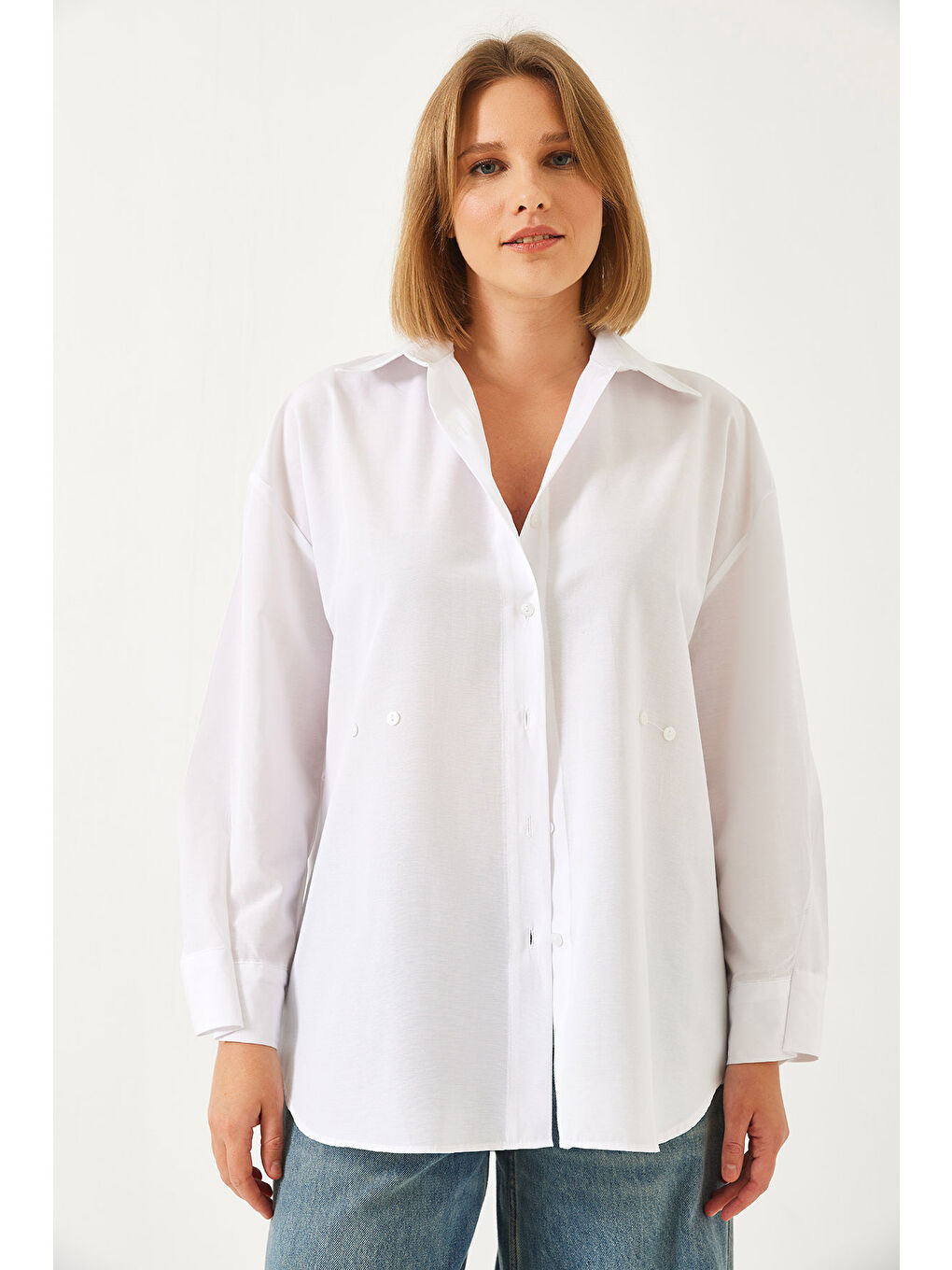 Beyaz Kadın Düğme Detaylı Basic Gömlek G-3
