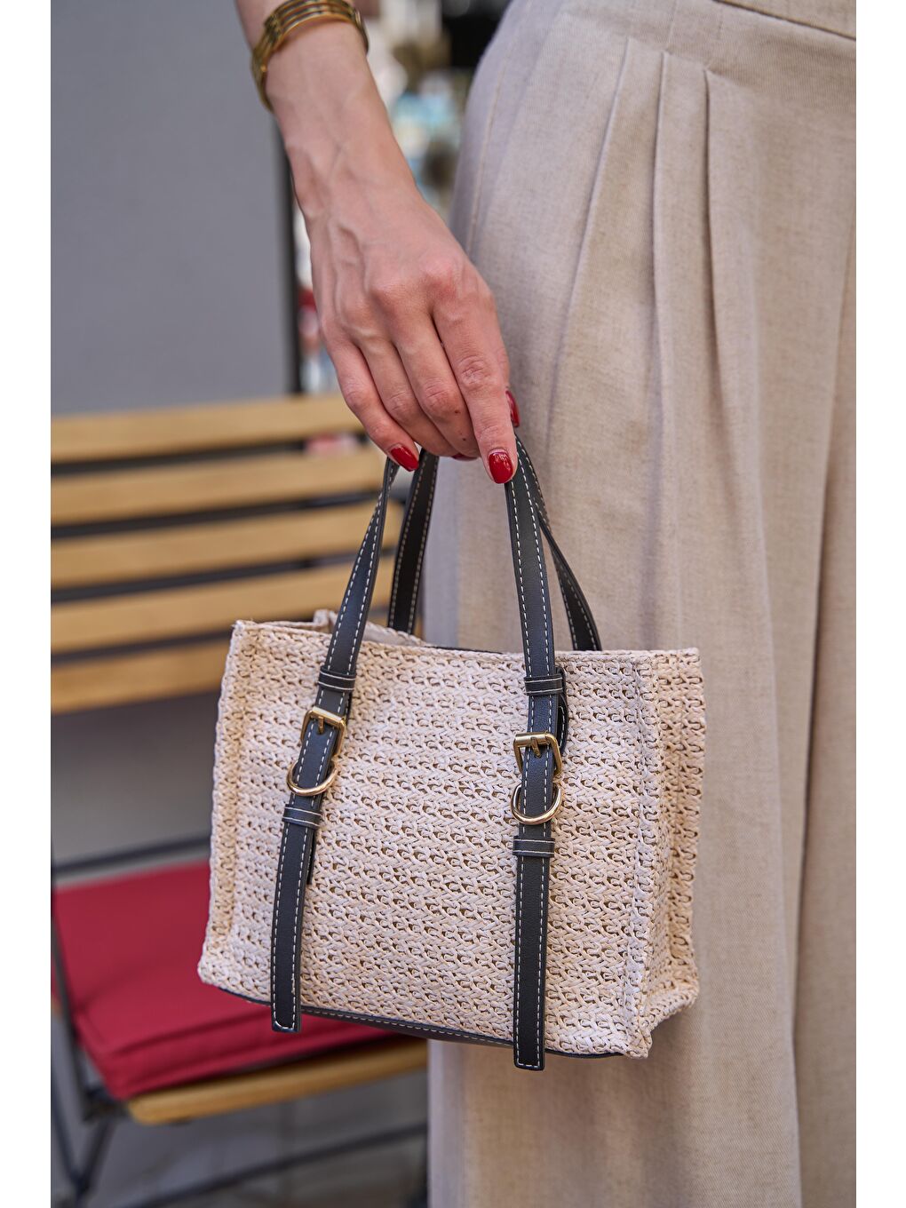 Hasır Detaylı Tokalı  El Ve Omuz Çantası Krem- Siyah-2