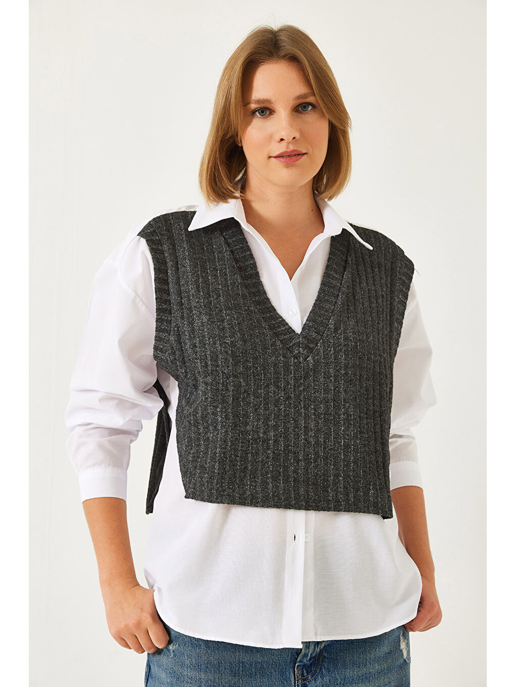 Beyaz Kadın Süveter Detaylıi Gömlek-1