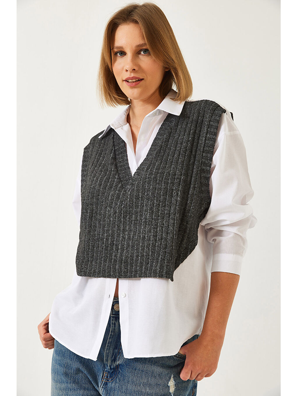 Beyaz Kadın Süveter Detaylıi Gömlek-2