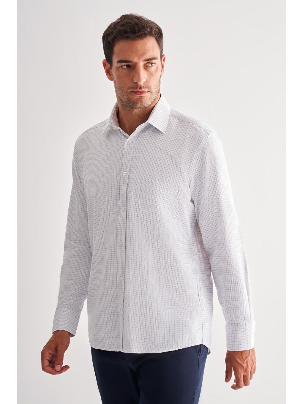 Beyaz Sert Yaka Uzun Kol Cepli Comfort Fit Classic Gömlek 1004255164-2