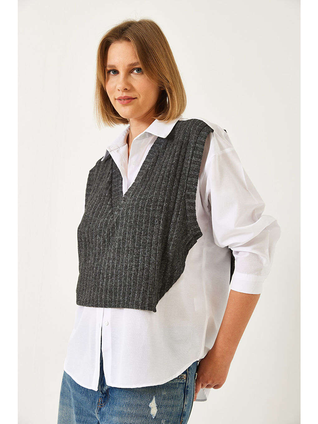 Beyaz Kadın Süveter Detaylıi Gömlek-3