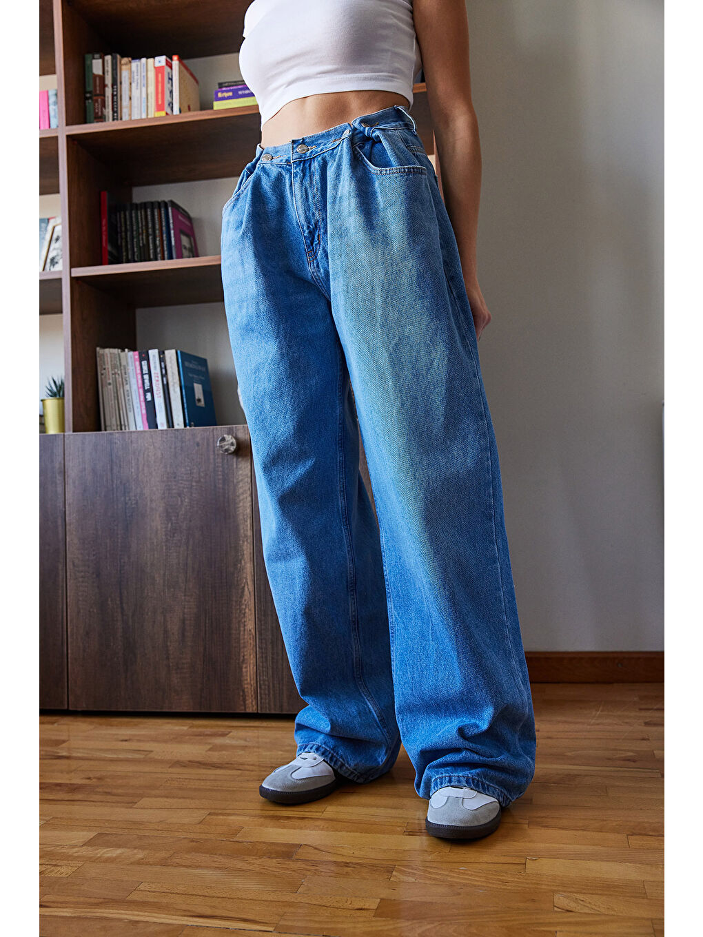 Mavi Kadın Kemer Düğme Detaylı Bol Paça Pantolon-1