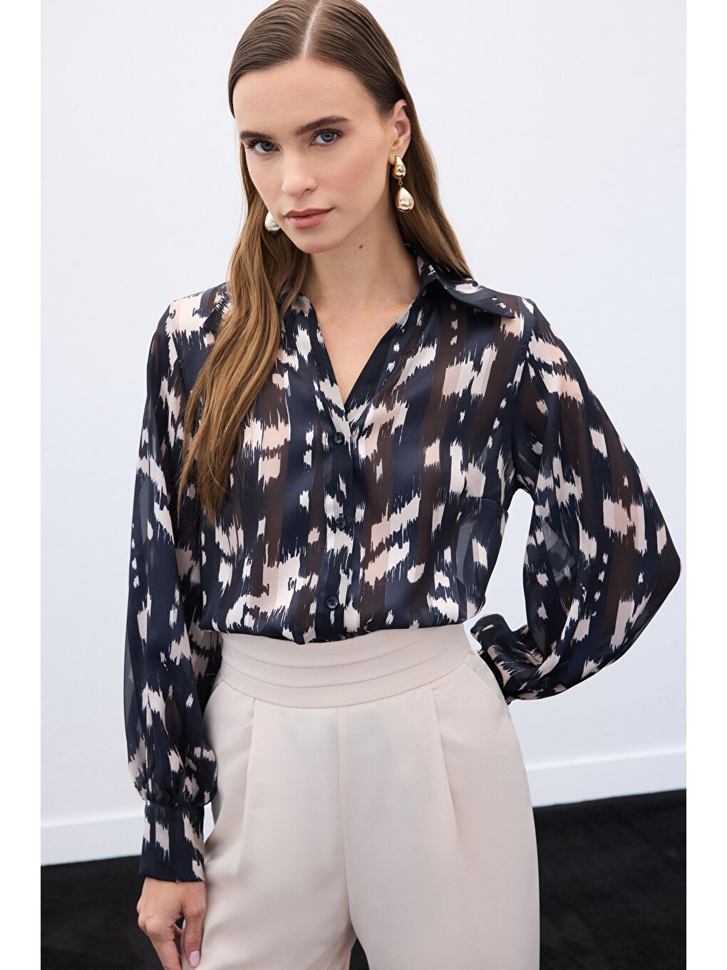 Geniş Manşetli Desenli Gömlek - Siyah-3