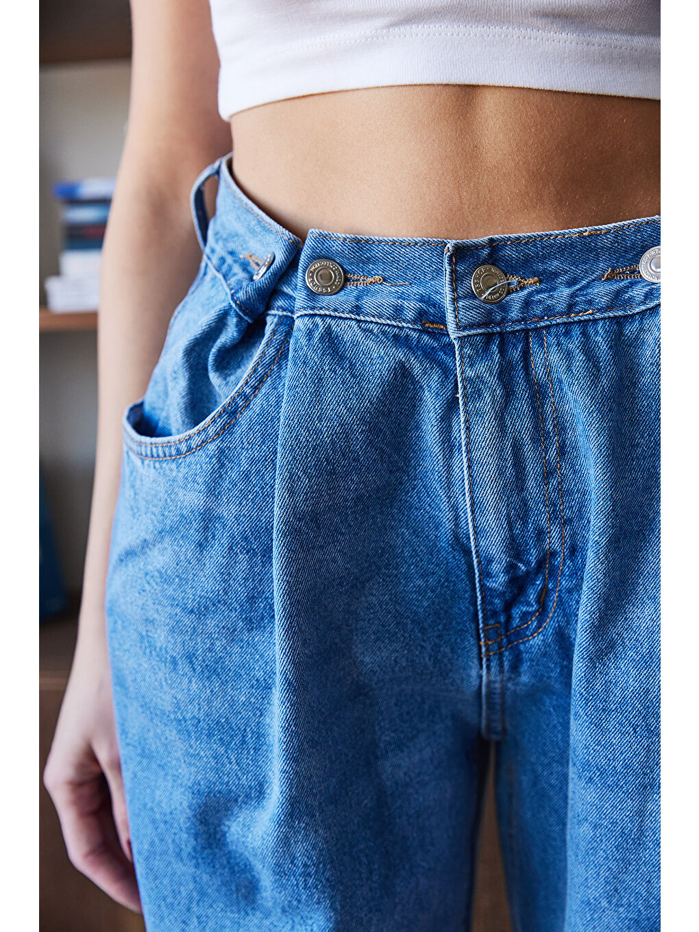 Mavi Kadın Kemer Düğme Detaylı Bol Paça Pantolon-3