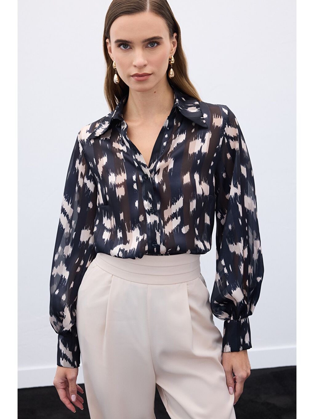 Geniş Manşetli Desenli Gömlek - Siyah-4