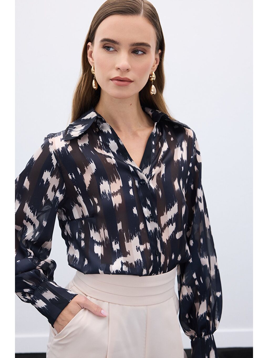 Geniş Manşetli Desenli Gömlek - Siyah-5