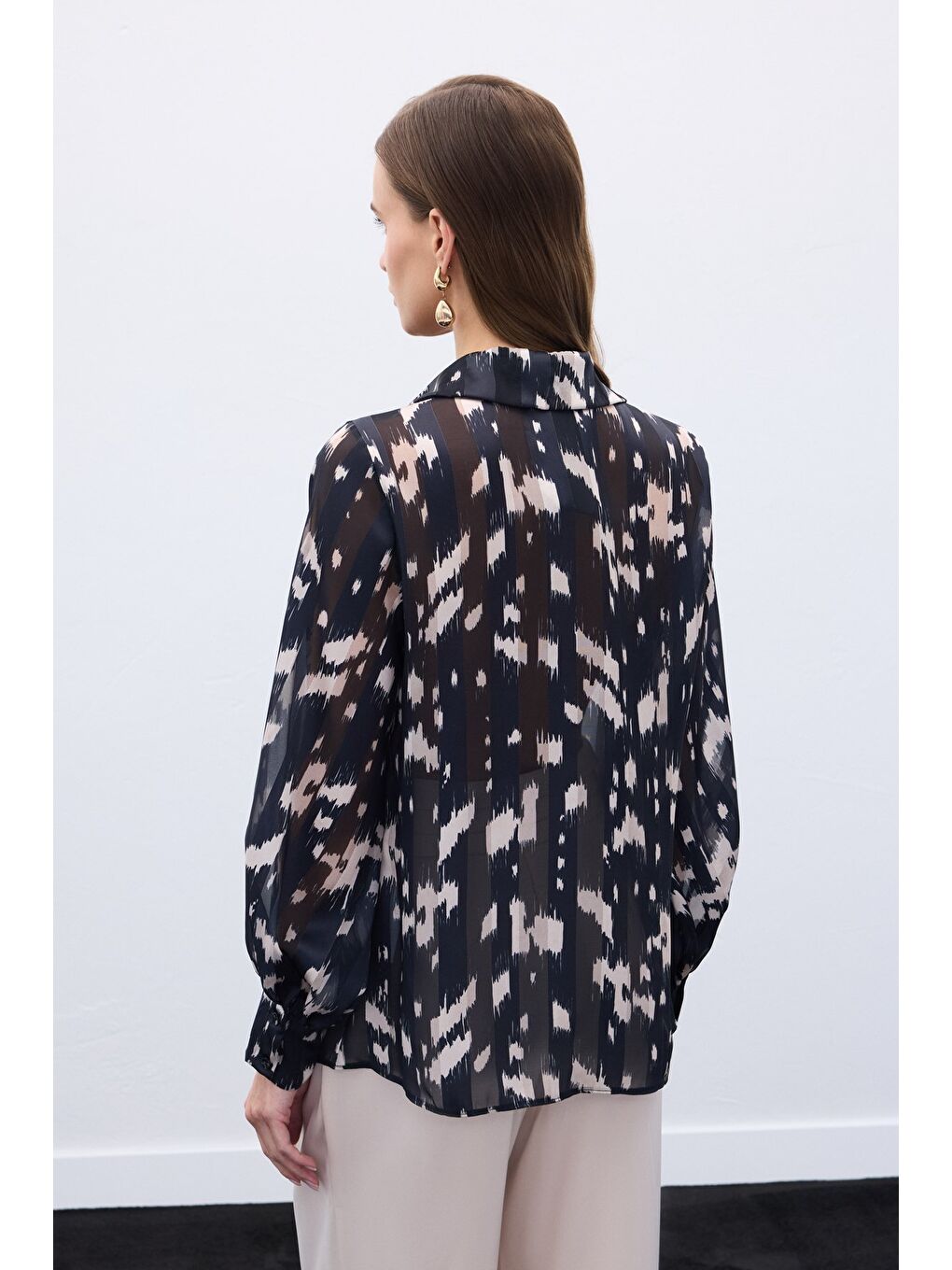 Geniş Manşetli Desenli Gömlek - Siyah-6