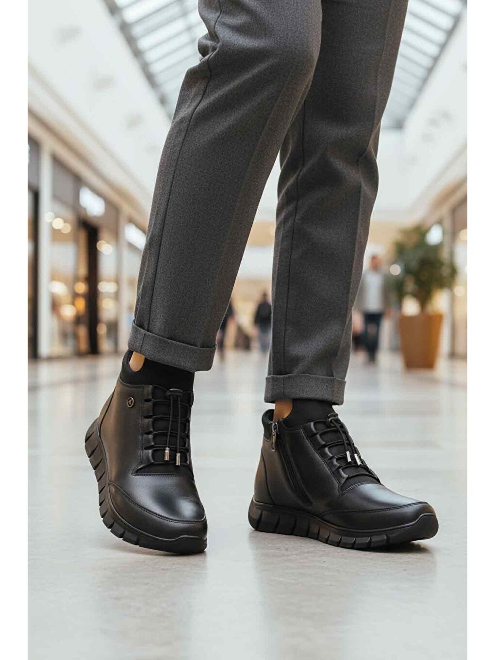 Siyah Hakiki Deri İçi Polarlı Kaymaz Fermuarlı Kadın Bot 3615 Z-2