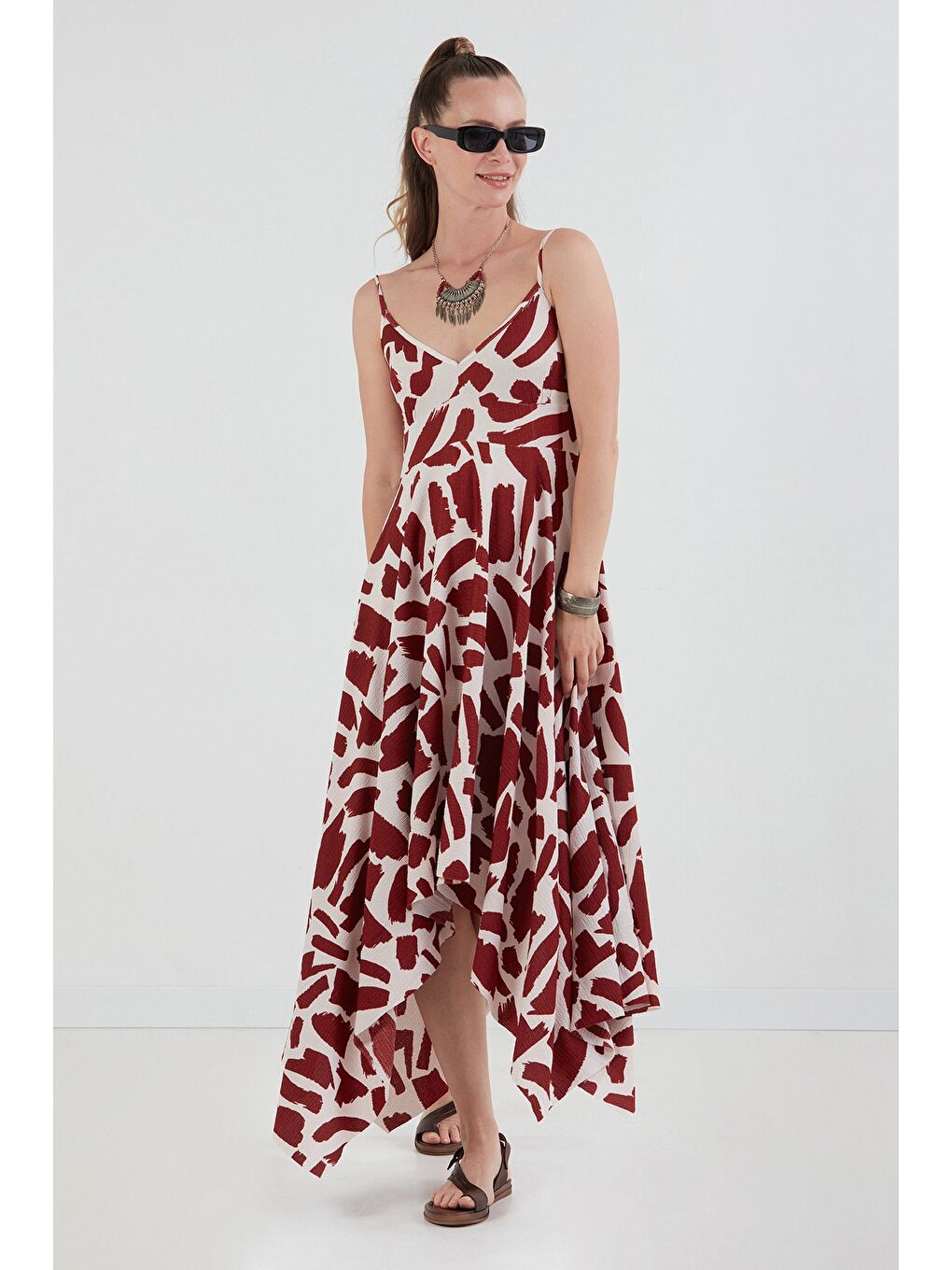 Bordo Desenli Bürümcük Kumaş Asimetrik Kesim Elbise