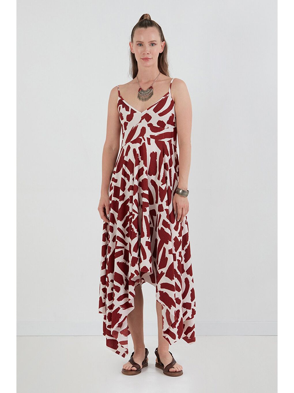 Bordo Desenli Bürümcük Kumaş Asimetrik Kesim Elbise-1