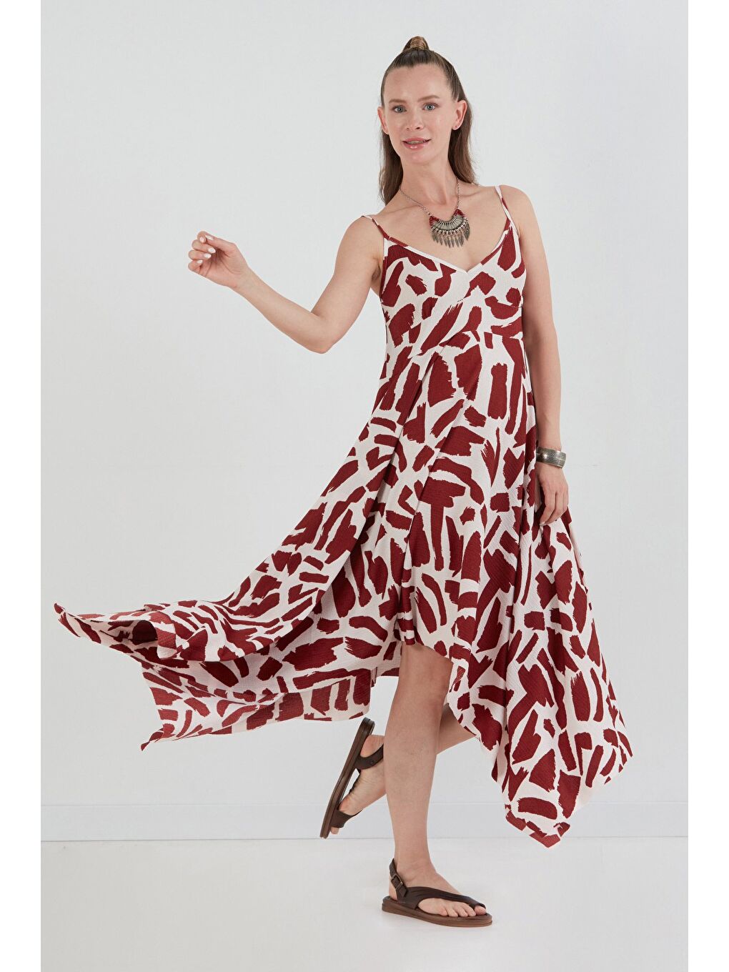 Bordo Desenli Bürümcük Kumaş Asimetrik Kesim Elbise-2