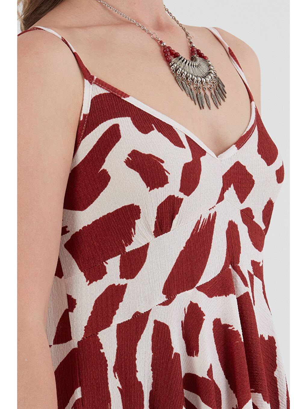 Bordo Desenli Bürümcük Kumaş Asimetrik Kesim Elbise-4