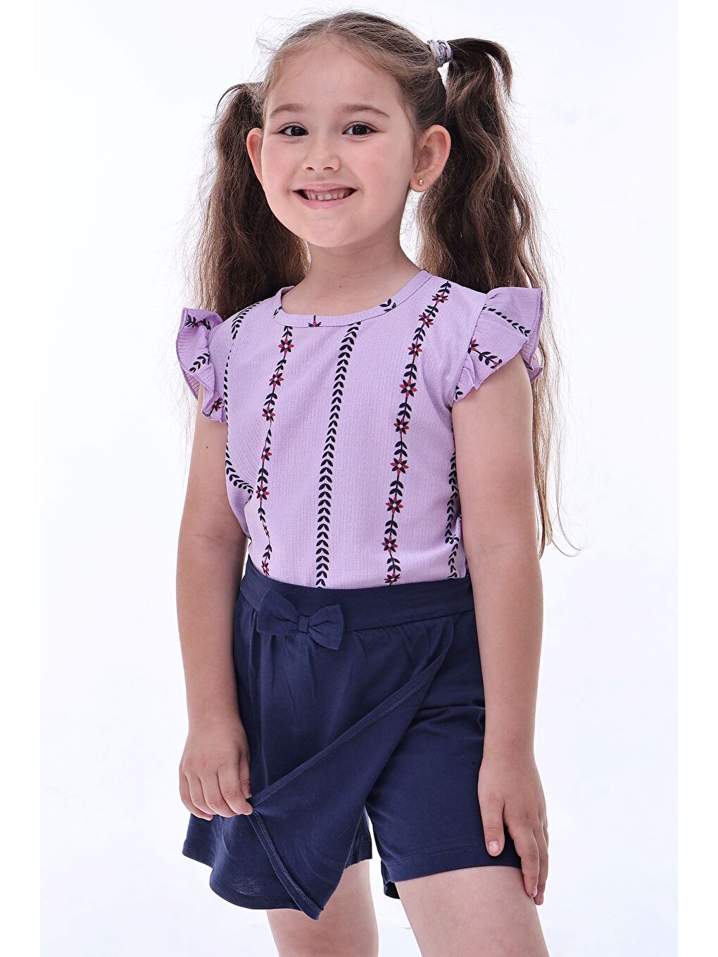 Mor Bürümcük Kumaş Çiçek Desenli Fırfır Kollu Fiyonk Detaylı Kız Çocuk Şort Etek Takımı-2