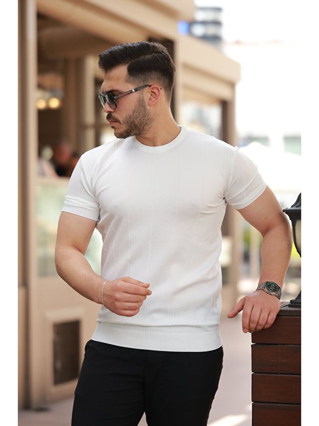 Beyaz Erkek Ince çizgi Dokulu Bisiklet Yaka Kısa Kollu T-shirt