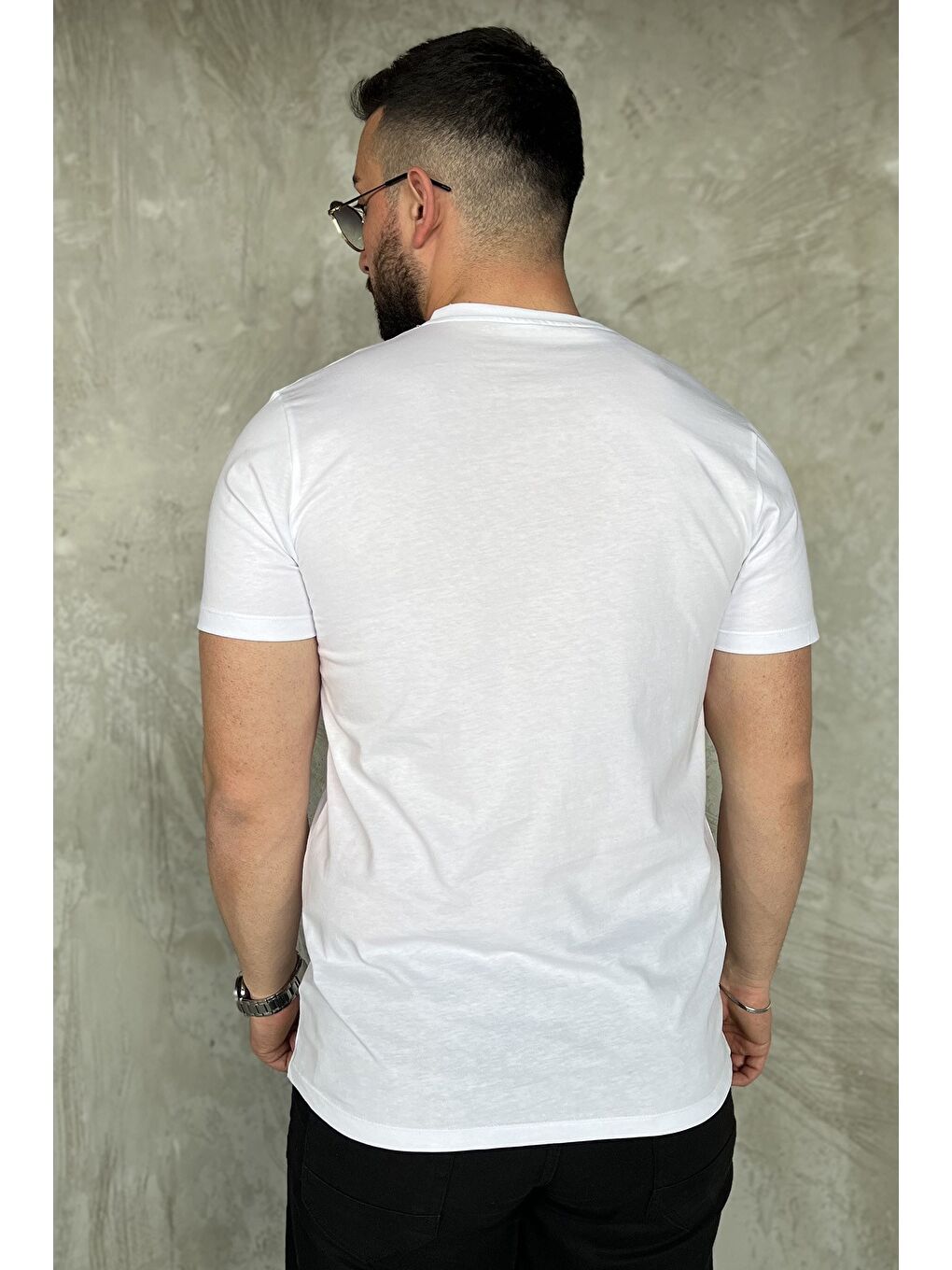 Beyaz Bisiklet Yaka Ön Baskılı Erkek Tişört-2