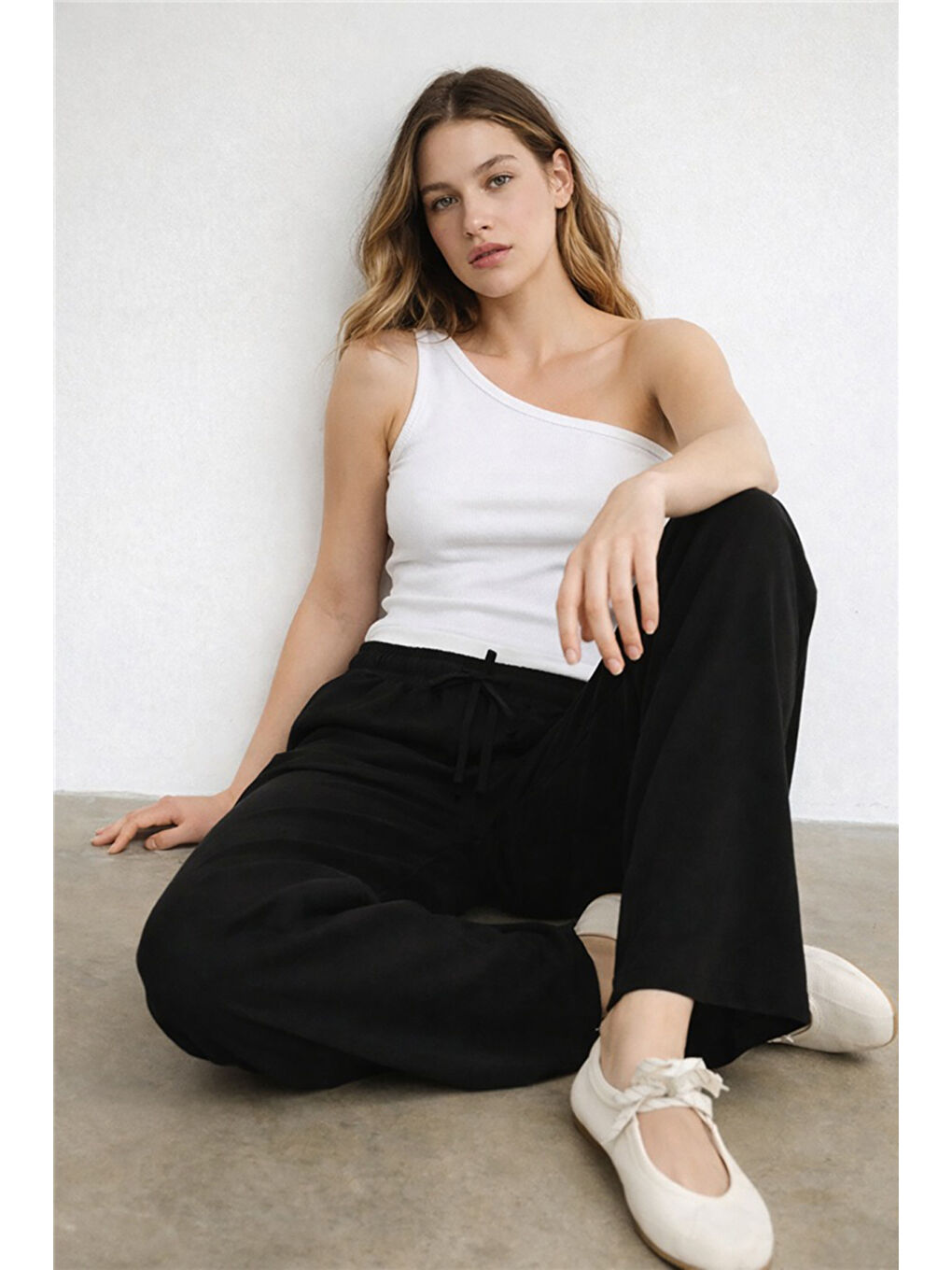 Siyah Pamuk ve Keten Karışımlı Yüksek Bel Kadın Pantolon 26Y0608K1-1