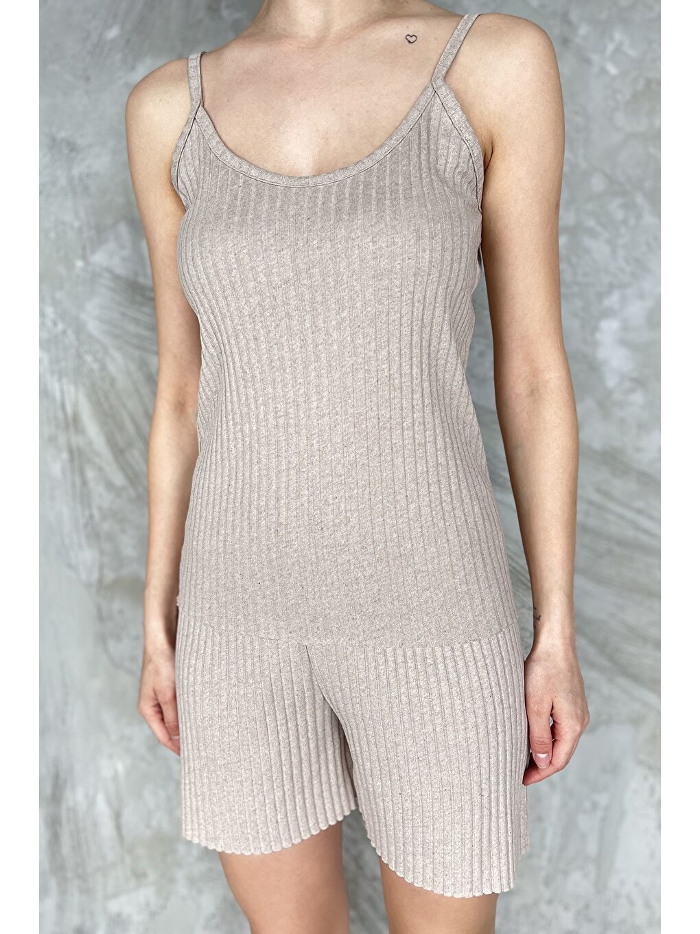 Bej Kadın Kendinden Çizgi Desenli Şortlu İkili Takım-3