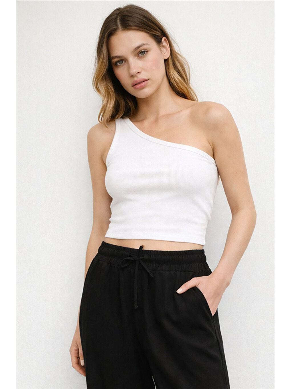 Siyah Pamuk ve Keten Karışımlı Yüksek Bel Kadın Pantolon 26Y0608K1-2